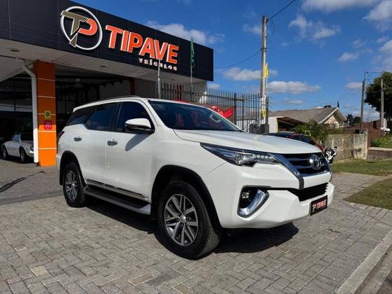 TOYOTA HILUX SW4 2.8 SRX 4X4 7 LUGARES 16V TURBO INTERCOOLER DIESEL 4P AUTOMÁTICO